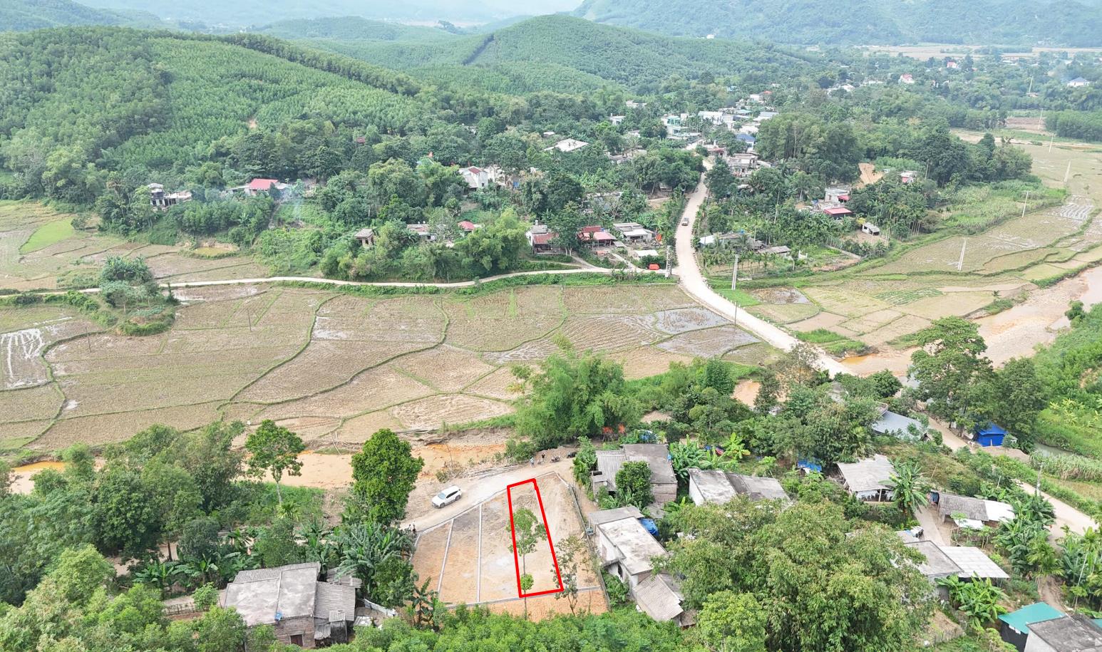 Hình ảnh Bán Lô Đất 115.1m Tại Cuối Hạ Kim Bôi Bám Đường Bê Tông Ô Tô Vào Tận Đất Dân Cư Đông Đúc Thân Thiện View Cánh Đồng Thoáng Mát Xung Quanh Đầy Đủ Tiện Nghi Giá Đầu Tư