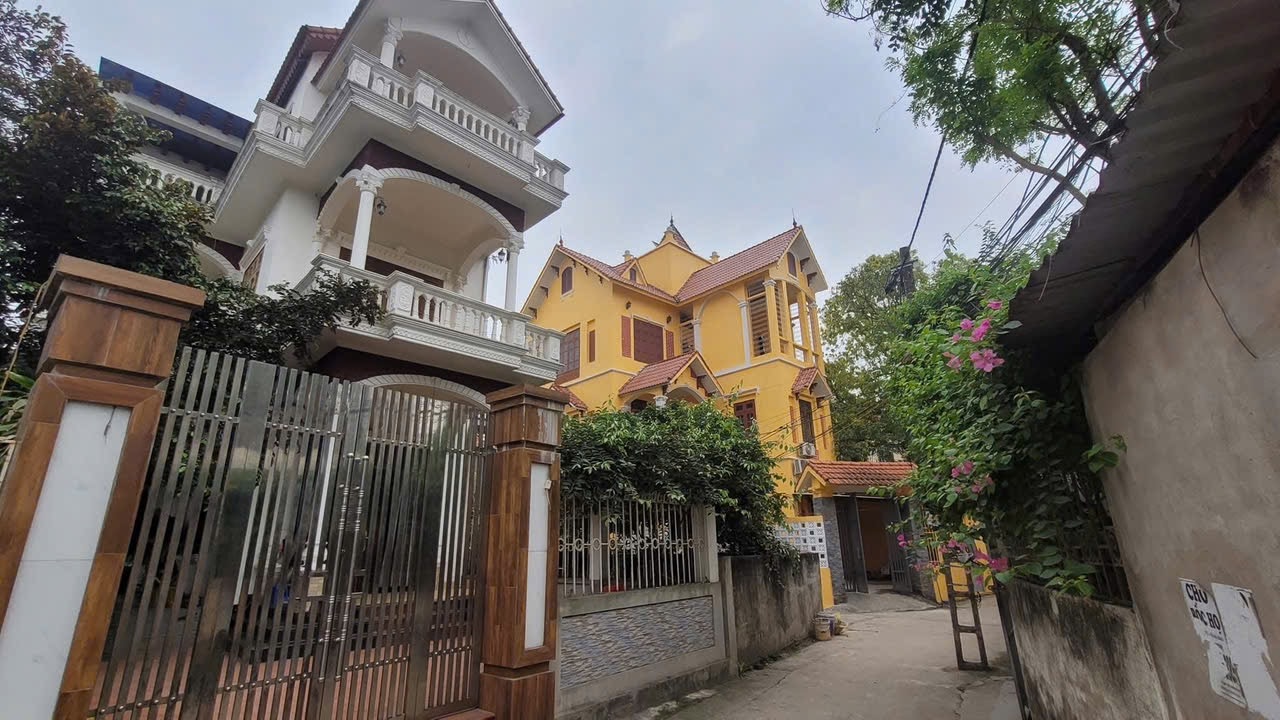 Hình ảnh Bán Biệt Thự 3 Tầng Xây Theo Phong Cách Hiện Đại Tại Thị Trấn Chúc Sơn Chương Mỹ , Oto Đỗ Tận Đất