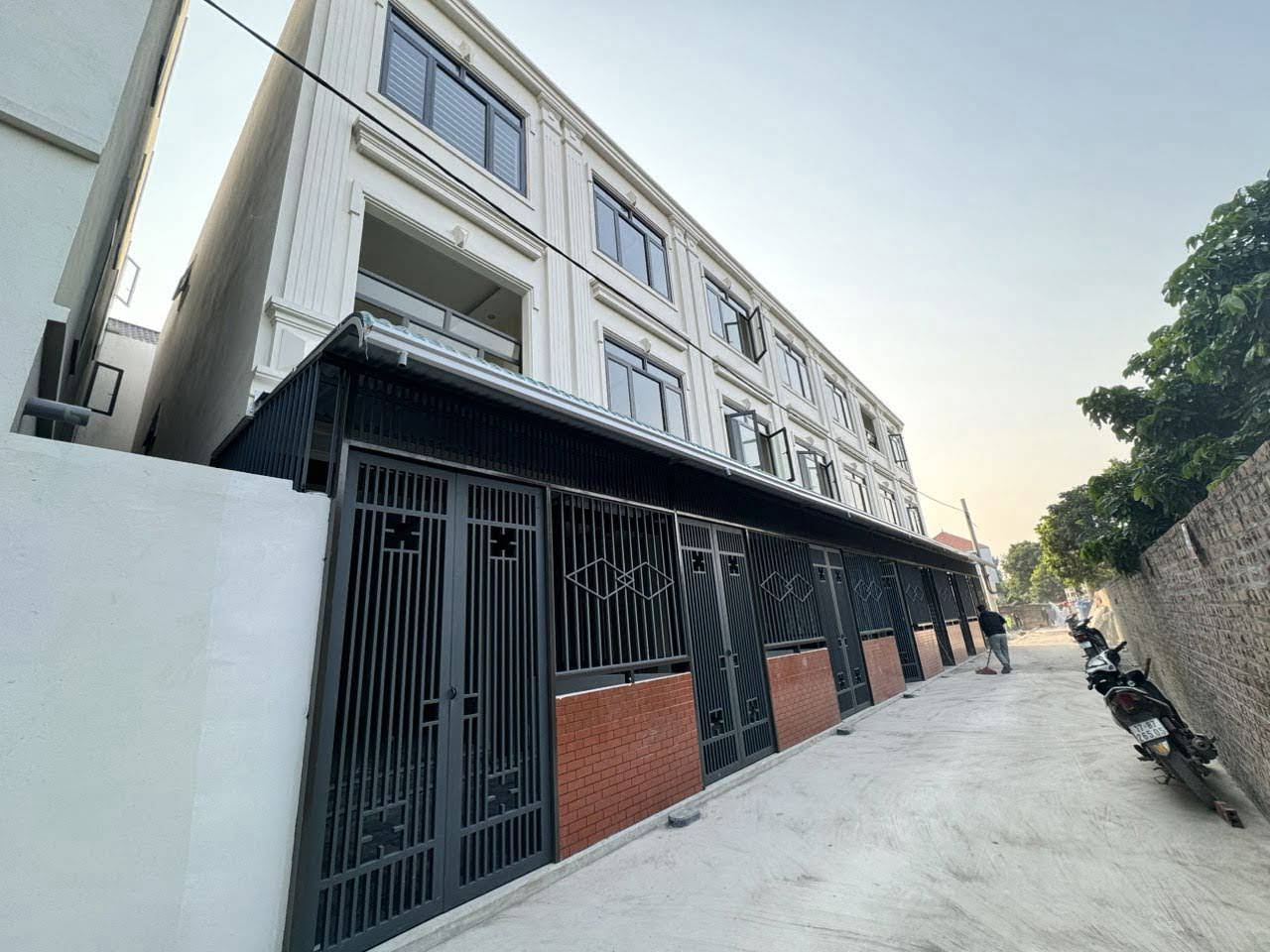 Hình ảnh Nhỉnh 2 Tỷ Sở Hữu Nhà Mới Xây Cực Đẹp Tại Đại Thành Quốc Oai Ô Tô Vào Tận Đất 