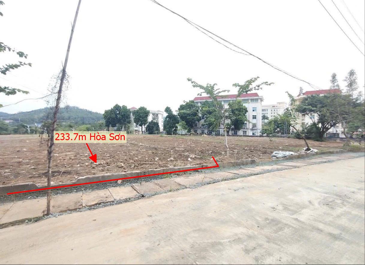 Hình ảnh Bán Lô Đất 233.7m Tại Hòa Sơn Lương Sơn Bám Đường Bê Tông Ô Tô Vào Tận Đất Dân Cư Đông Đúc Thân Thiện Giá Đầu Tư