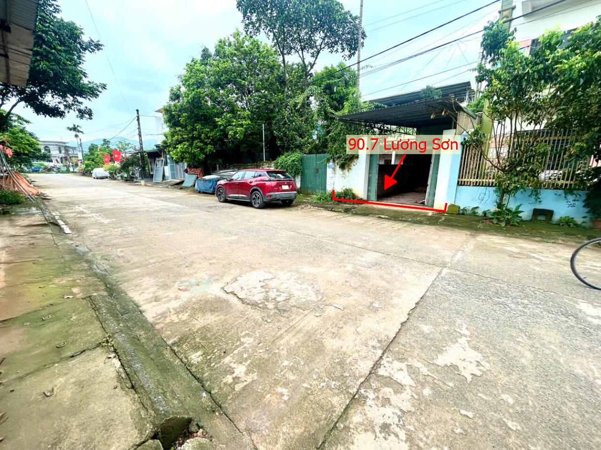 Hình ảnh Bán Đất Tặng Nhà Cấp 4 90.7m Tại Lương Sơn Mặt Trục Chính Kinh Doanh Ngay Gần QL6A