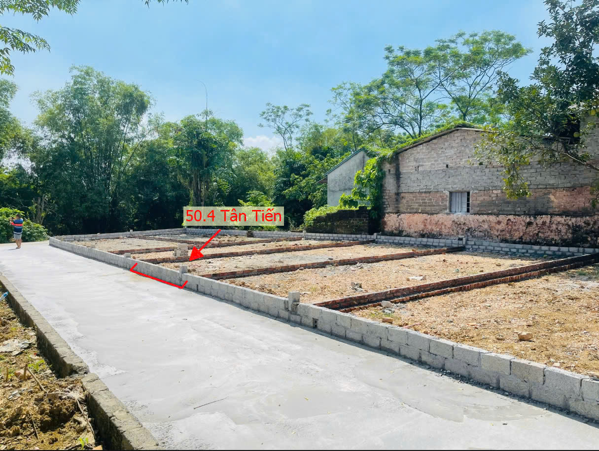 Hình ảnh Đất Phân Lô Xã Tân Tiến Gần Trục Chính Kinh Doanh Liên Xã Ô Tô Vào Tận Đất Giá Chưa Đến Tỷ