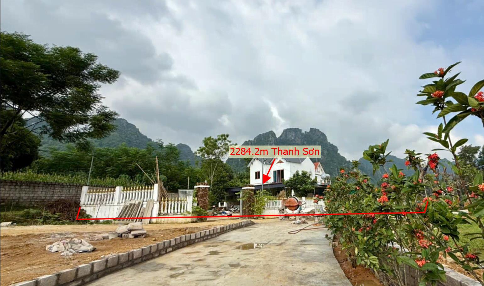 Hình ảnh Bán Lô Đất 2284.2m Tại Thanh Sơn Lương Sơn Bám Đường Bê Tông Ô Tô Vào Tận Đất Sẵn Biệt Thự Nghỉ Dưỡng Sẵn Khuôn Viên Chỉ Việc Về Ở Giá Đầu Tư