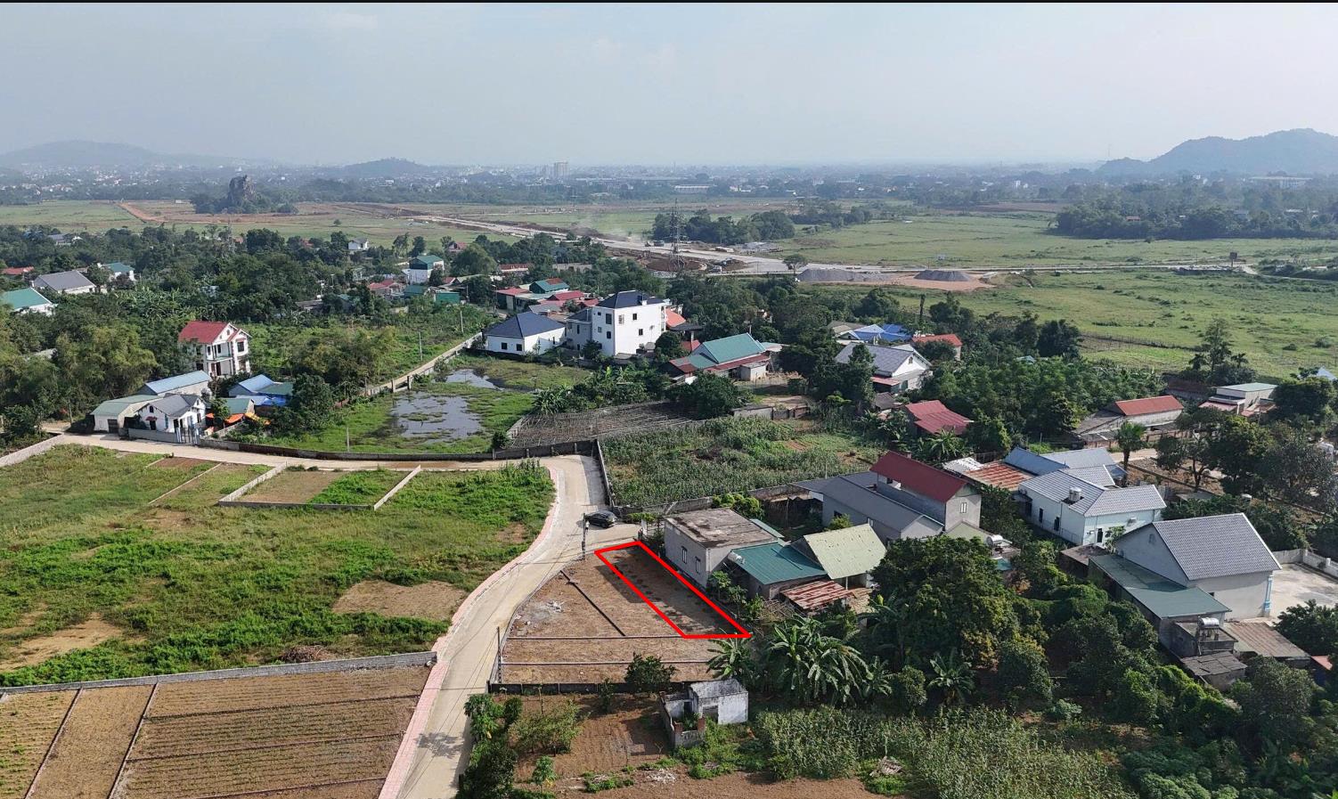 Hình ảnh Bán Lô Đất 114.6m Tại Nhuận Trạch Lương Sơn Bám Đường Bê Tông Ô Tô Vào Tận Đất Dân Cư Đông Đúc  Gần Nhiều KCN Đầy Đủ Tiện Ích Xung Quanh Giá Đầu Tư