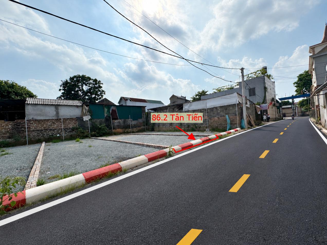 Hình ảnh Bất Động Sản Xuân Mai Bán Đất Phân Lô Khu Vực Tân Tiến Ô Tô Đỗ Tận Đất Sát Trục Chính Kinh Doanh Liên Xã Đối Diện Trường Học Các Cấp