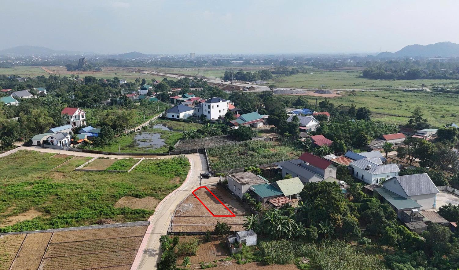 Hình ảnh Bán Lô Đất 95m Tại Nhuận Trạch Lương Sơn Bám Đường Bê Tông Ô Tô Vào Tận Đất Dân Cư Đông Đúc  Gần Nhiều KCN Đầy Đủ Tiện Ích Xung Quanh Giá Đầu Tư