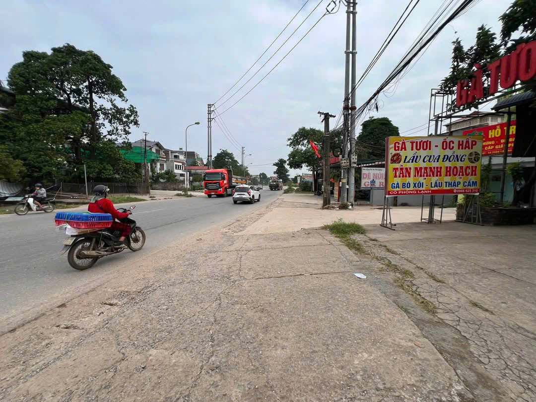Hình ảnh Bất Động Sản Xuân Mai Bán Đất Khu Vực Thủy Xuân Tiên Bám Mặt Đường Kinh Doanh QL21A