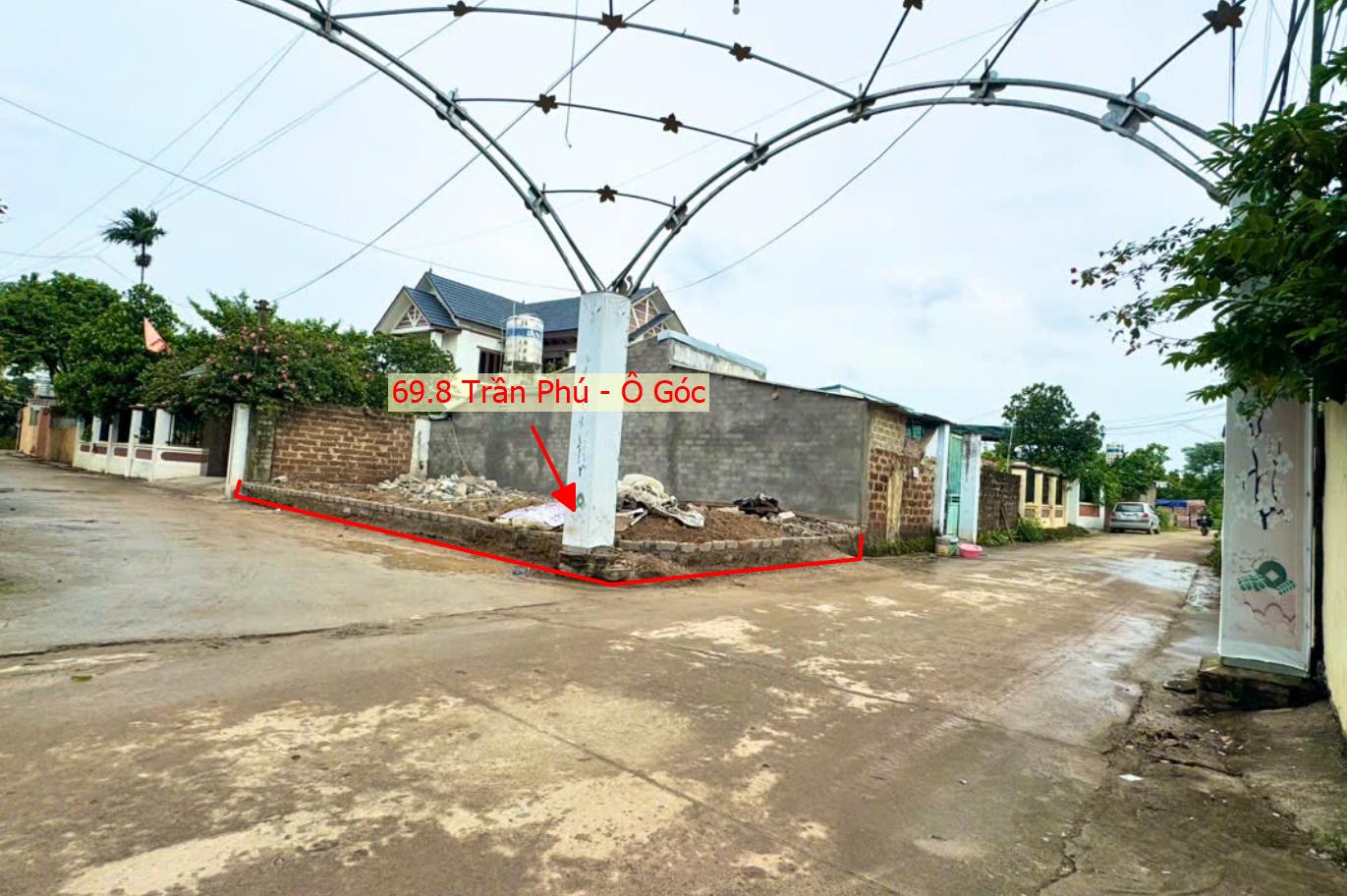 Hình ảnh Bán Lô Góc 2 Mặt Thoáng 69.8m Sẵn Nhà Cấp 4 Mặt Trục Kinh Doanh Tại Trần Phú Chương Mỹ 