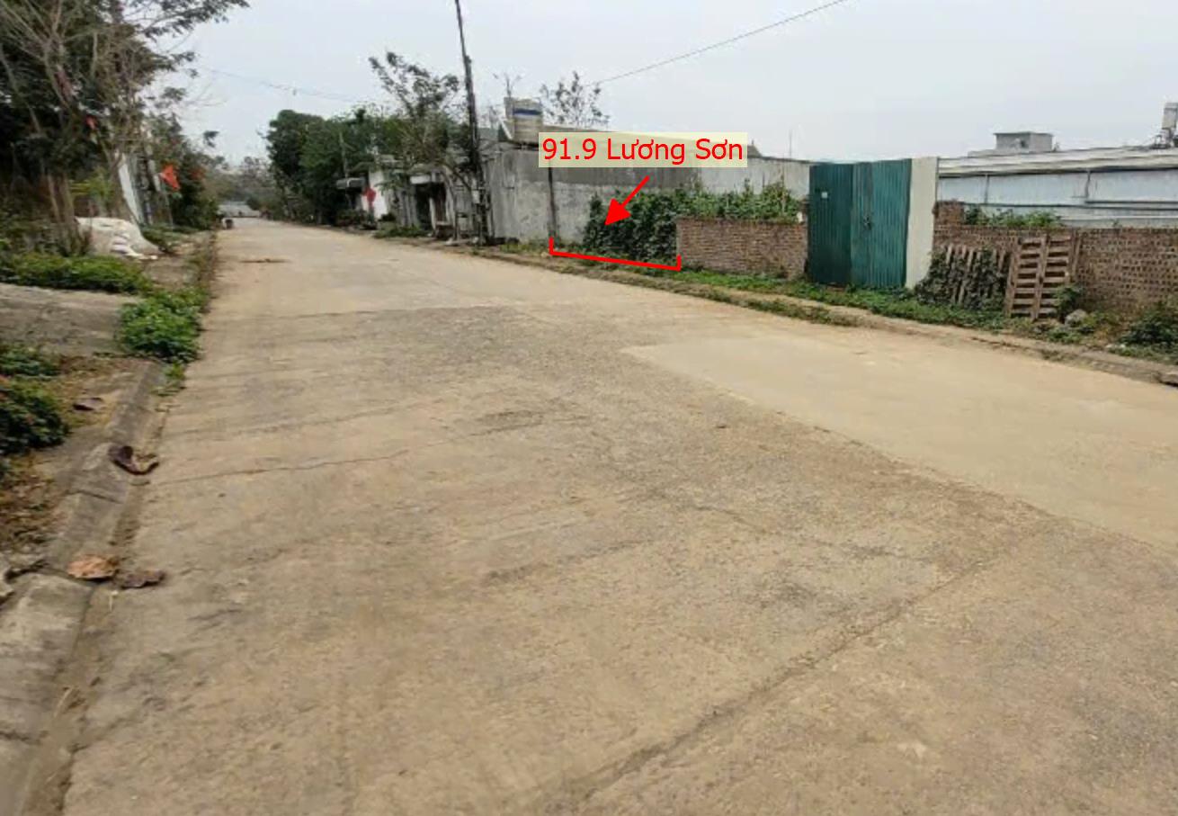 Hình ảnh Bán Đất Thị Trấn Lương Sơn Ô Tô Đỗ Tận Đất Sát Trục Kính Doanh Gần QL6A Giá Chỉ Hơn 2 Tỷ