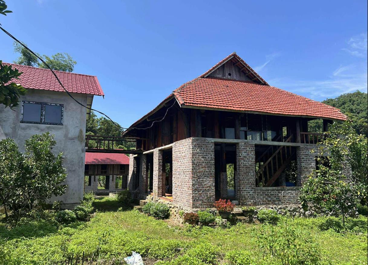 Hình ảnh Bán Lô Đất 2110.4m Tại Nam Phong Cao Phong Bám Đường Bê Tông Ô Tô Vào Tận Đất Dân Cư Đông Đúc Thân Thiện Sẵn Nhà Sàn Đầy Đủ Tiện Ích Giá Đầu Tư