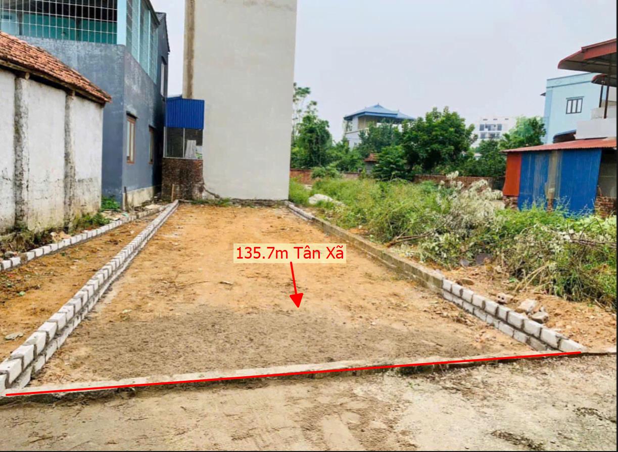 Hình ảnh Bán Lô Đất 135.7m Tại Tân Xã Thạch Thất Bám Đường Bê Tông Ô Tô Vào Tận Đất Dân Cư Đông Đúc Giá Đầu Tư