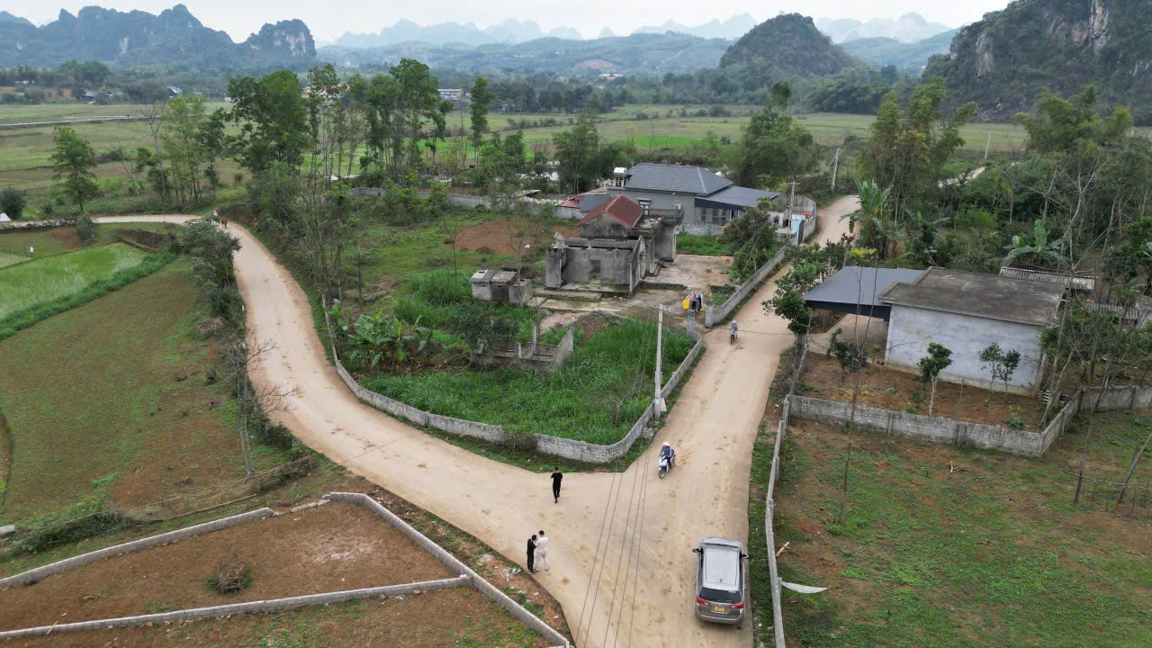 Hình ảnh Bán Thửa Đất Hơn 2000m Ôm Đường Lớn Xung Quanh Đầy Đủ Tiện Ích