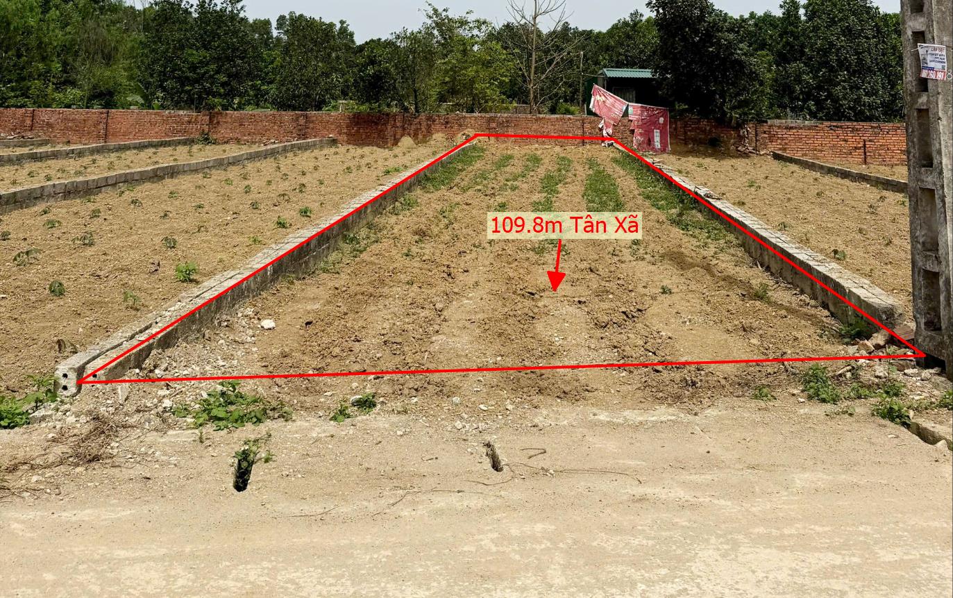 Hình ảnh Bán Lô Đất 109.8m Tại Tân Xã Thạch Thất Bám Đường Bê Tông Ô Tô Vào Tận Đất Dân Cư Xung QUanh Đông Đúc Giá Đầu Tư