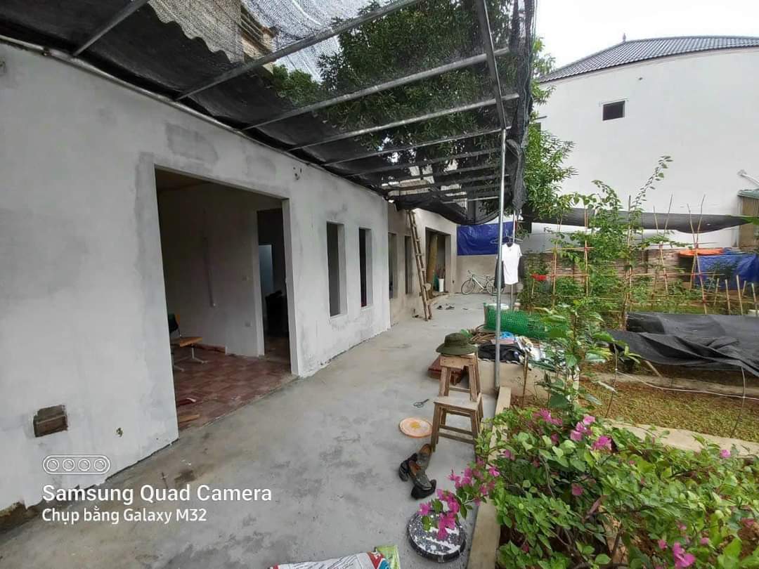 Hình ảnh Bán Lô Góc 2 Mặt Thoáng Sẵn Nhà Cấp 4 215m Tại Trường Yên Sát Trục Kinh Doanh Gần QL6A Đang Mở Rộng