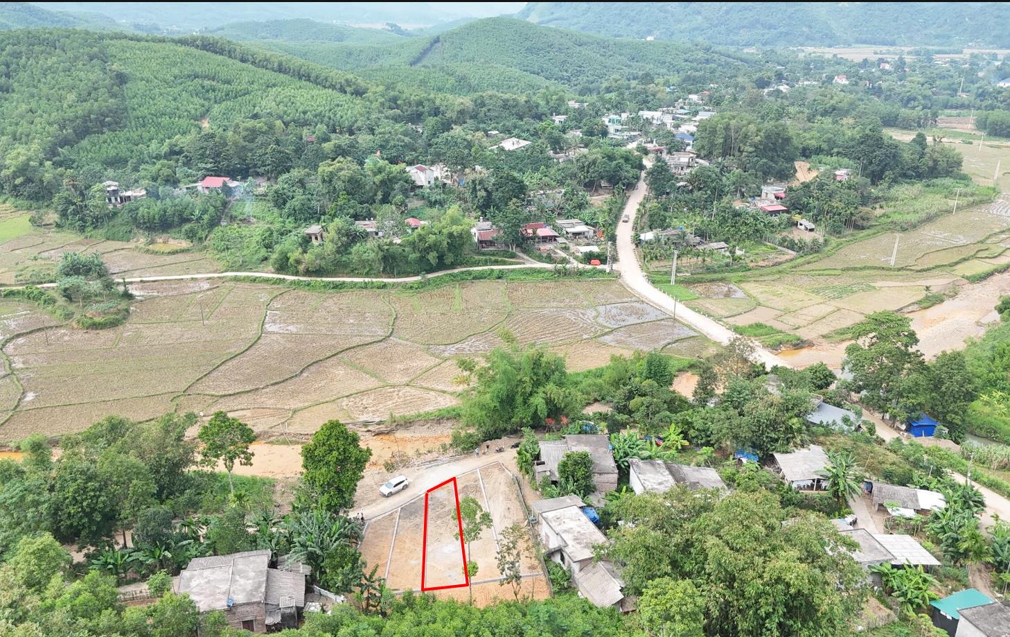 Hình ảnh Bán Lô Đất 104.1m Tại Cuối Hạ Kim Bôi Bám Đường Bê Tông Ô Tô Vào Tận Đất Dân Cư Đông Đúc Thân Thiện View Cánh Đồng Thoáng Mát Xung Quanh Đầy Đủ Tiện Nghi Giá Đầu Tư