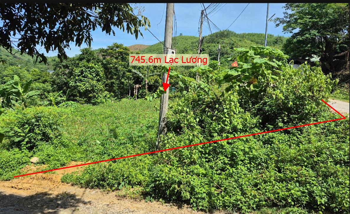 Hình ảnh Bán Lô Đất 745.6m Tại Lạc Lương Yên Thủy Bám Đường Bê Tông Ô Tô Vào Tận Đất Dân Cư Đông Sổ Đỏ Sẵn Sàng Công Chứng