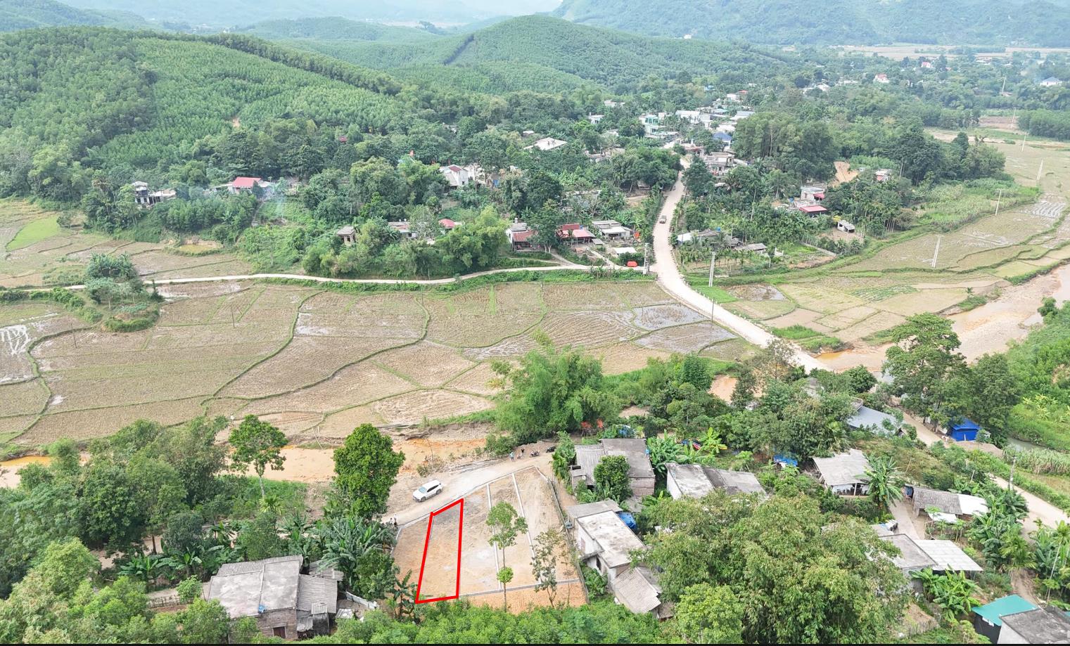 Hình ảnh Bán Lô Đất 93m Tại Cuối Hạ Kim Bôi Bám Đường Bê Tông Ô Tô Vào Tận Đất Dân Cư Đông Đúc Thân Thiện View Cánh Đồng Thoáng Mát Xung Quanh Đầy Đủ Tiện Nghi Giá Đầu Tư