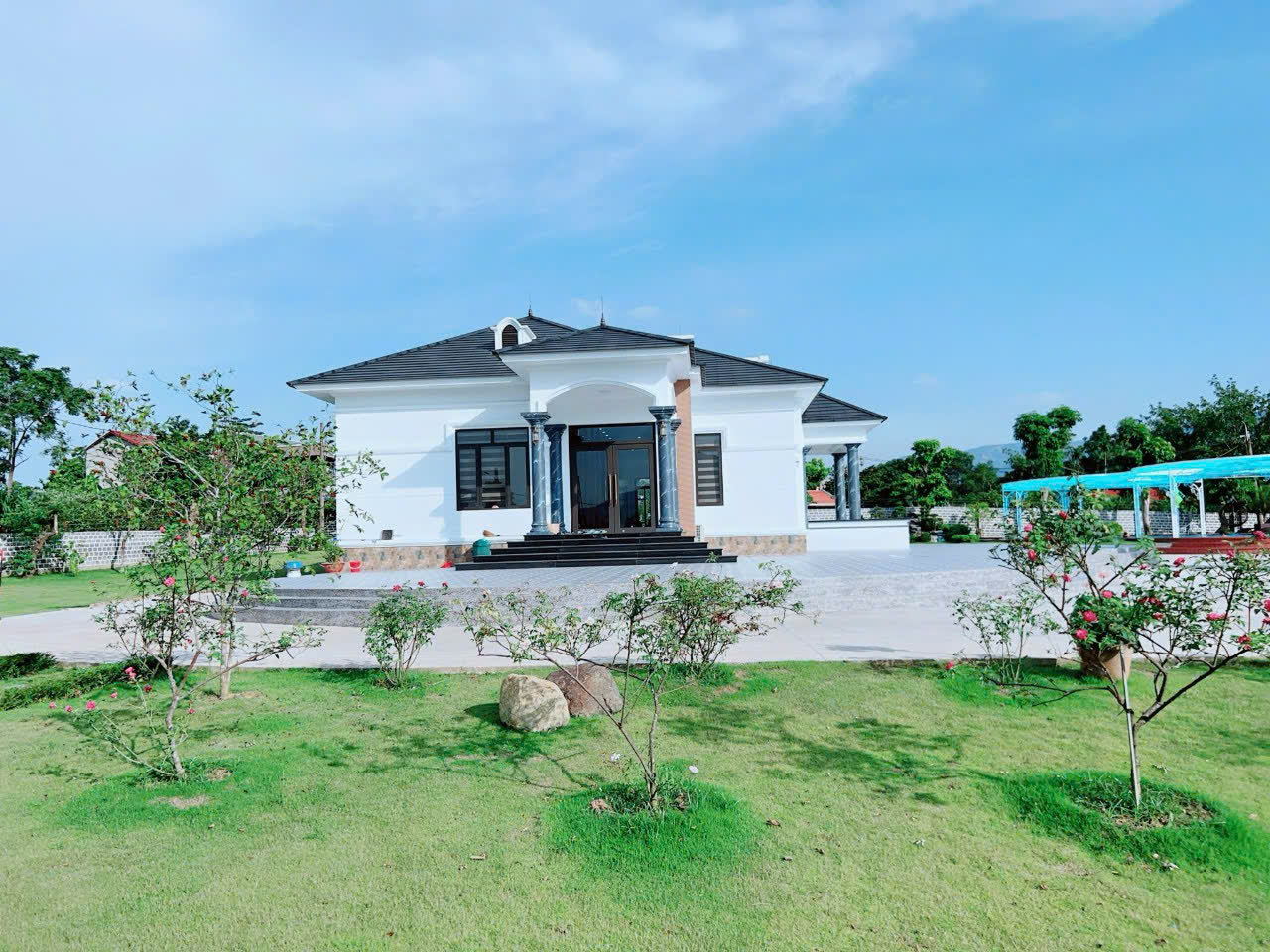 Hình ảnh Bán Lô Góc Nghỉ Dưỡng 2 Mặt Thoáng Sẵn Nhà Cấp 4 Cực Đẹp Ngay Trung Tâm Xã Nhuận Trạch Lương Sơn